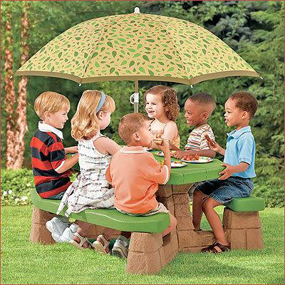 Столик для пикника с зонтом Step 2