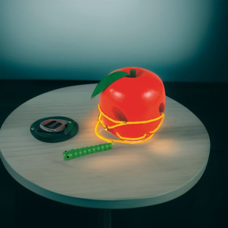 Гусеница в яблочке Woody