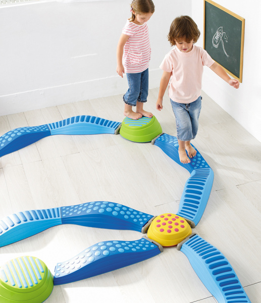 Набор соединительных деталей между Цветные речные камешки и Волнистая тактильная дорожка, 6 штук Weplay