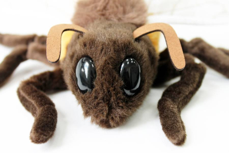 Игрушка мягкая Пчела 20 см LEOSCO