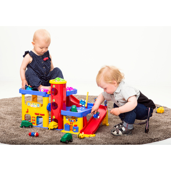 Гараж 3-х уровневый с лестницей, дорогой и машинками