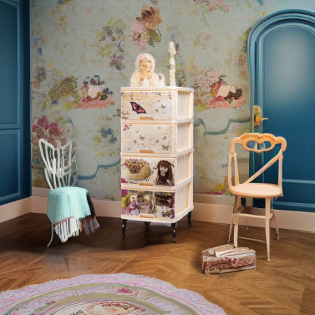 Комод с рисунком Кукла