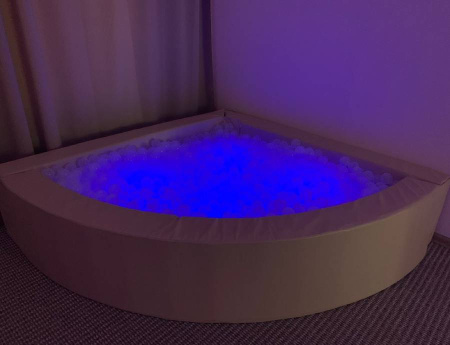 Интерактивный угловой сухой бассейн с пультом управления угловой 200х200х50 см Romsens