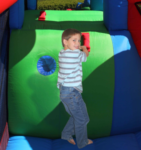 Надувной батут с горкой Потеха Happy Hop