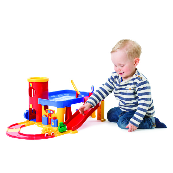 Гараж 2-х уровневый с дорогой и машинками