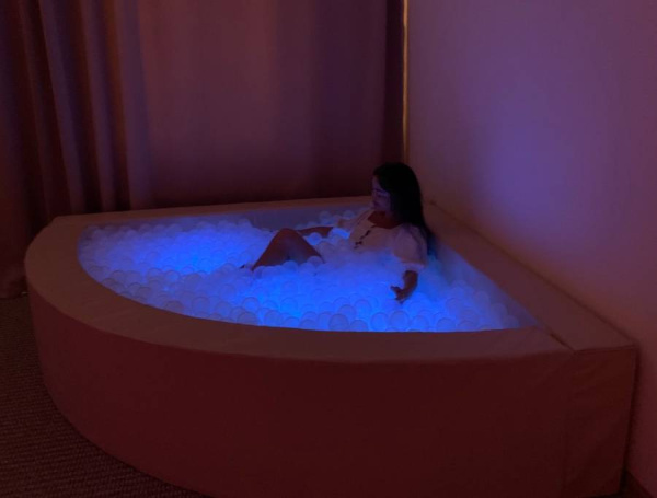 Интерактивный угловой сухой бассейн с пультом управления угловой 200х200х50 см Romsens