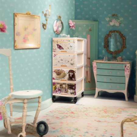 Комод с рисунком Кукла