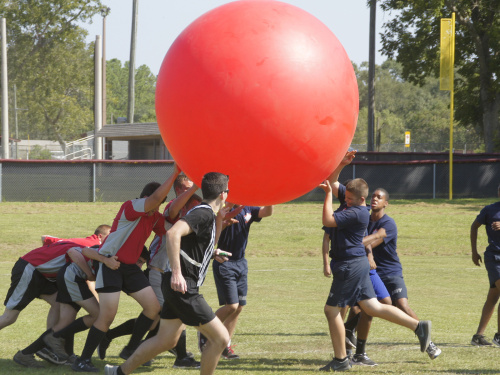 Мяч фитбол гигантский Megaball 180 см красный Ledraplastic