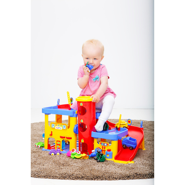 Гараж 3-х уровневый с машинками