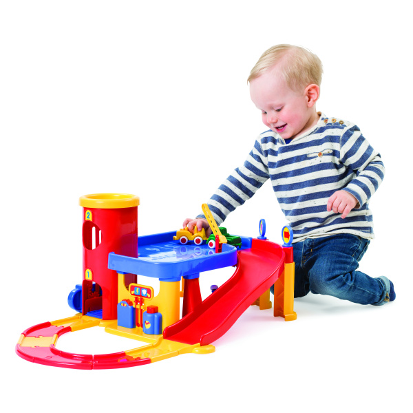 Гараж 2-х уровневый с дорогой и машинками