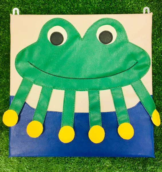 Тактильно-развивающая панель Лягушка Romsens