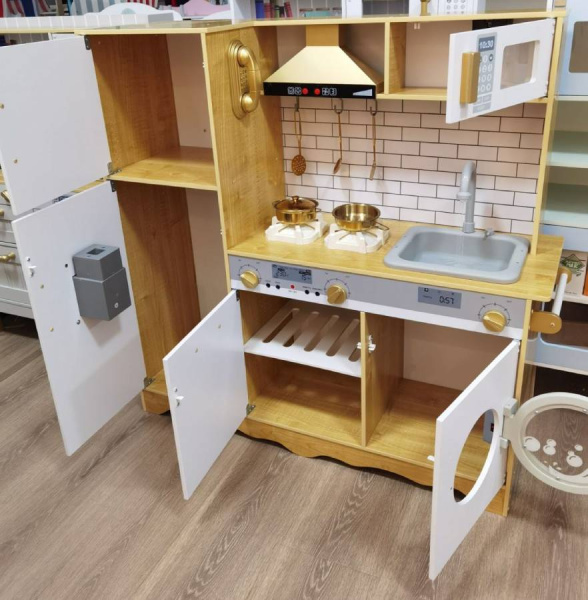 Кухня деревянная игровая Елизавета в золотом цвете с набором посуды (вода, свет, звук) Lanaland
