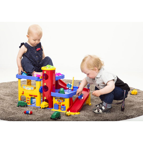 Гараж 3-х уровневый с лестницей, дорогой и машинками