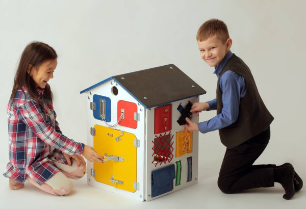 Бизихаус Развивающий домик Romsens