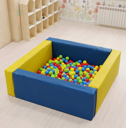 Сухой бассейн с шариками Лужайка Romana