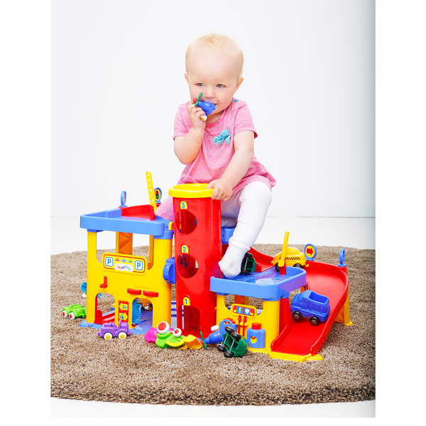 Гараж 3-х уровневый с лестницей, дорогой и машинками